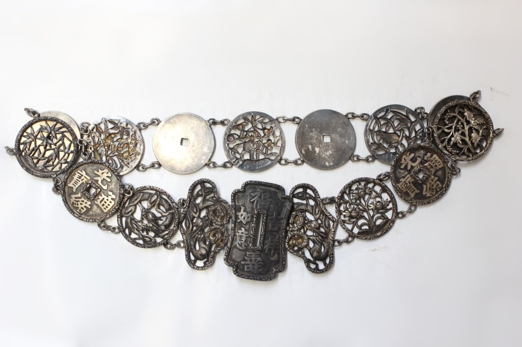 Chinese Silver Belt: 304g Weight Please note the absence of a condition report does not imply that there are no condition issues with this lot. Please contact us for a detailed condition report.