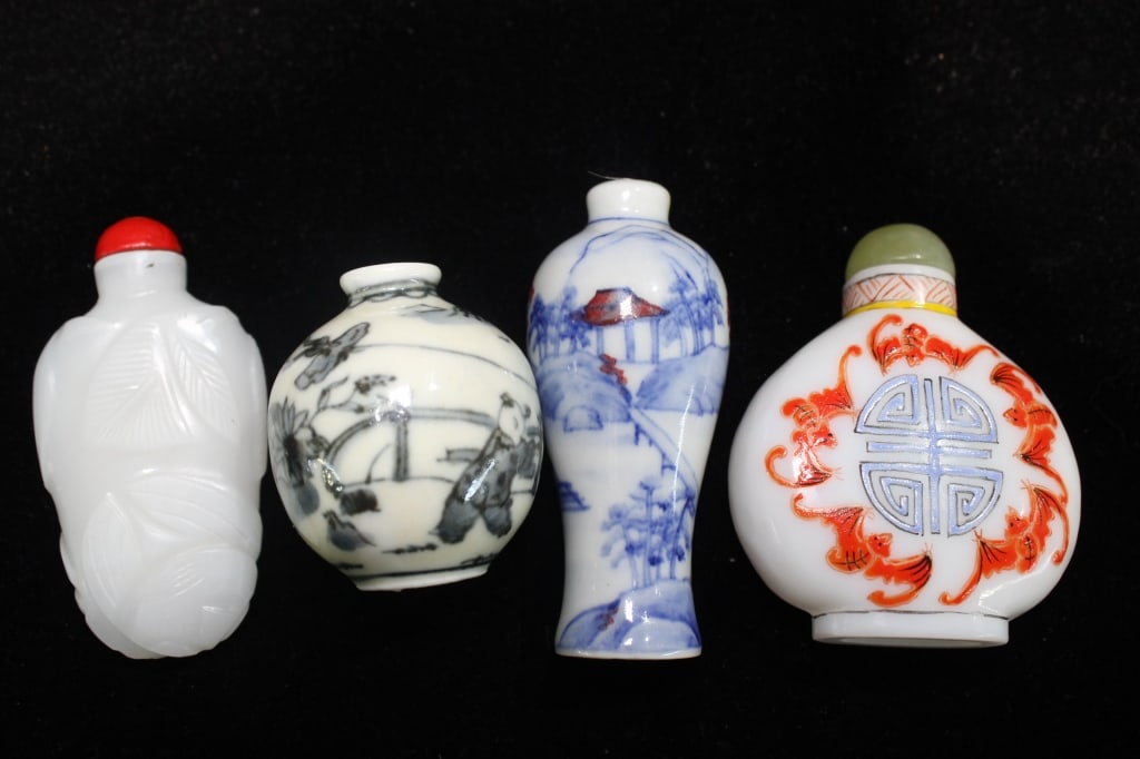 Lots of 4 Chinese Glass and Porcelain Snuff Bottle (1 of 11)