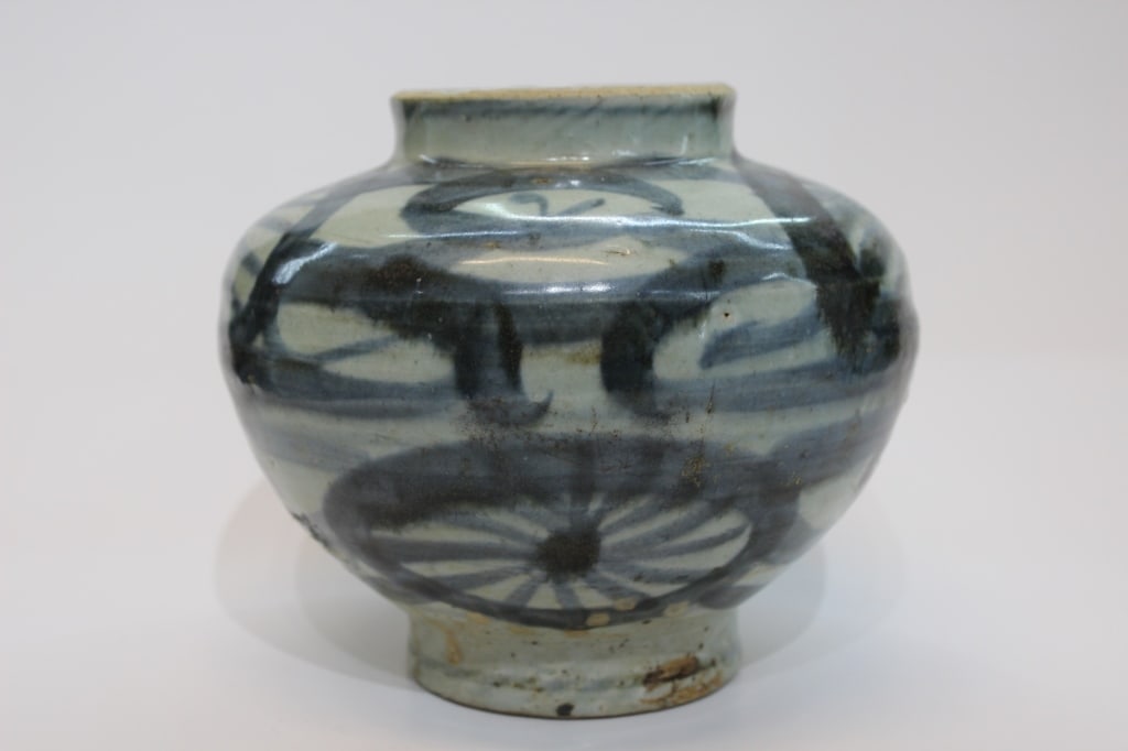 16th.C Korea Blue and White Jar Vase: 16th.C Korea Blue and White Jar Vase. Dimension: 6"H From a Long Island, New York Townhouse
