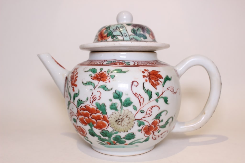 18th.C Chinese Famille Rose Porcelain Teapot (1 of 6)