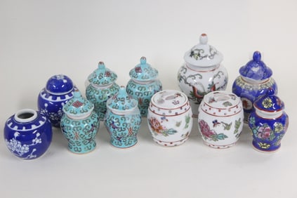Lots of 11 Chinese Export Porcelain Miniature Jar