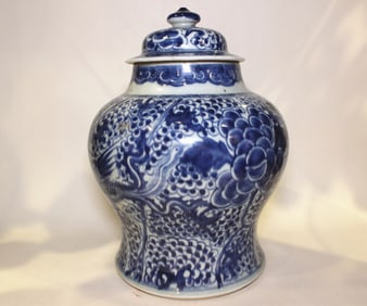Ming Chinese 18th.C Blue and White Lid Jar