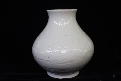 18th.C-19th.C Chinese White Glazed Vase