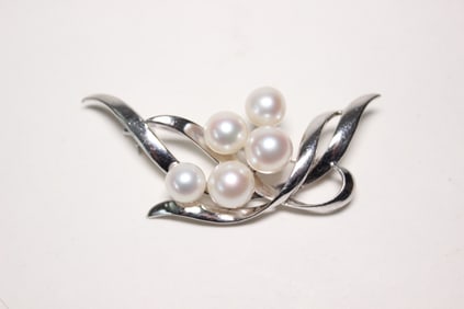 14K White Gold Japanese Akoyo Pearl Brooch