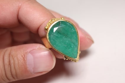 22K Gold Pear Shape Green Emerald Ring w GIA certi