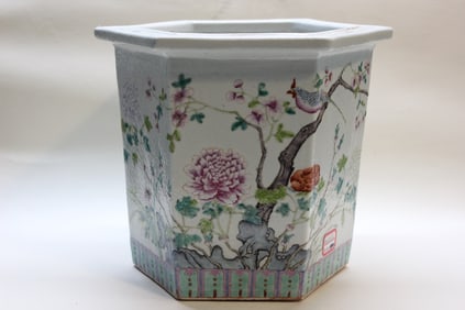 Chinese Export Famille Rose Hexahedron Planter