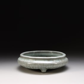 Chinese Guan Celadon Footed Incense Burner