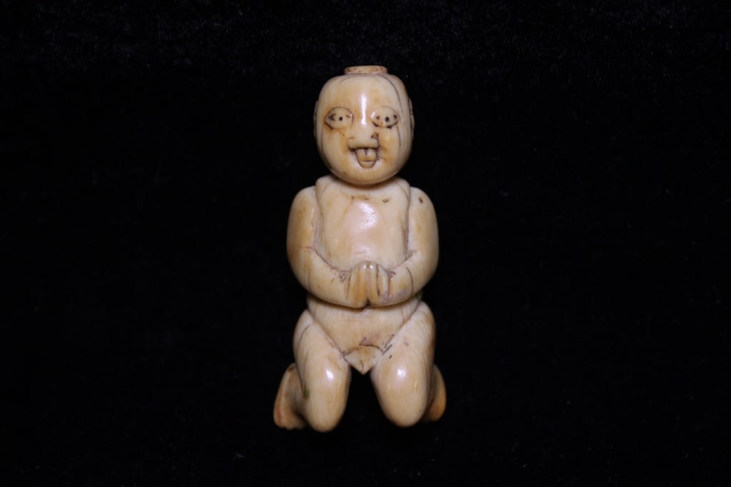 Antique 18th.C Japanese Bone Carved Figural Netsuke: Antique 18th.C Japanese Bone Carved Figural Netsuke Dimension: 1 3/4" Height.