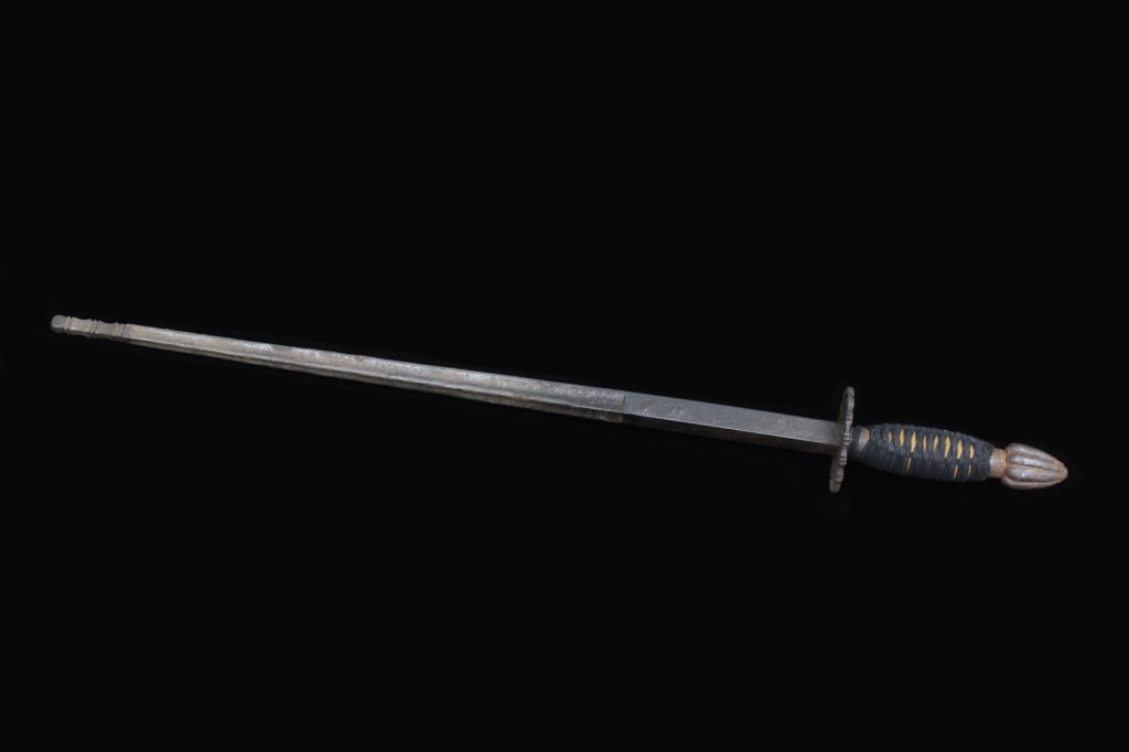 Antique Qing Chinese Traditional Iron Rod Weapon: Antique Qing Chinese Traditional Iron Rod Weapon . Dimension: 30"L The term jian