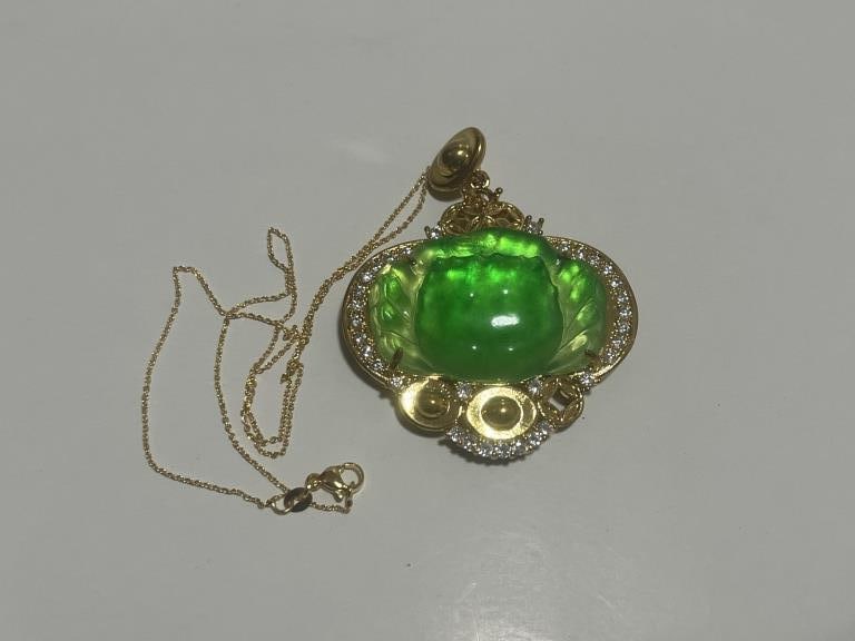 a Green Jadeite Pendant Necklace (1 of 3)