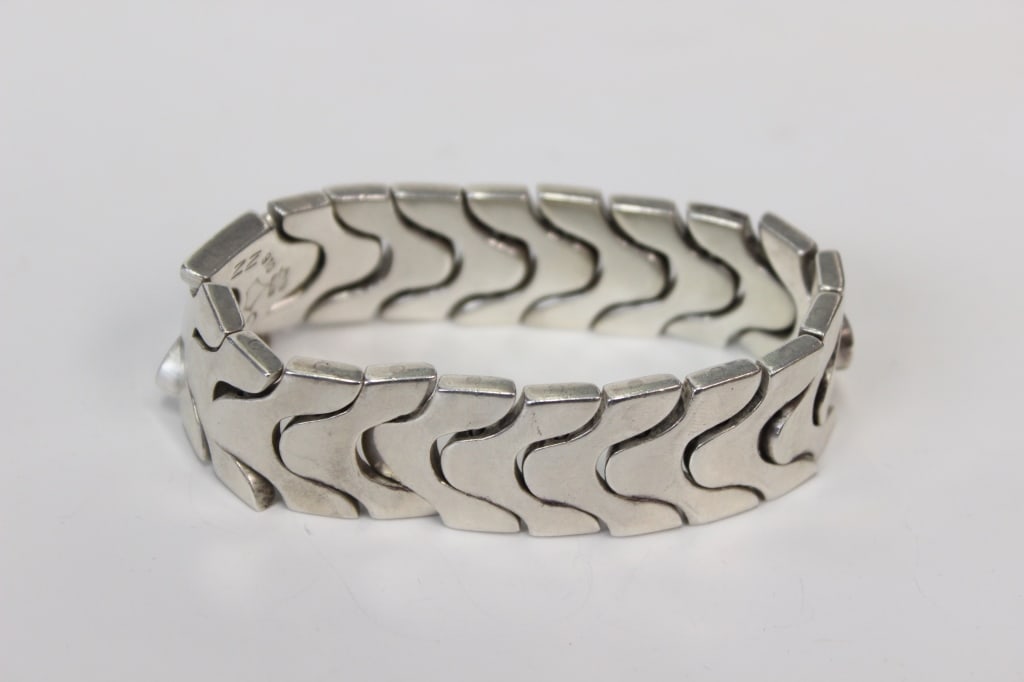 A Men's Silver Bracelet (1 of 5)