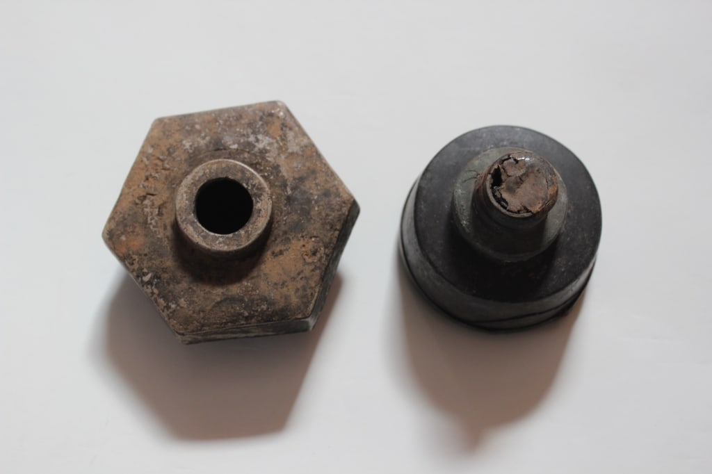 Two Vintage Chinese Smoking Pipe Bowl (1 of 3)