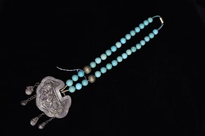 Vintage Turquoise Beads Necklace w Lock Pendant
