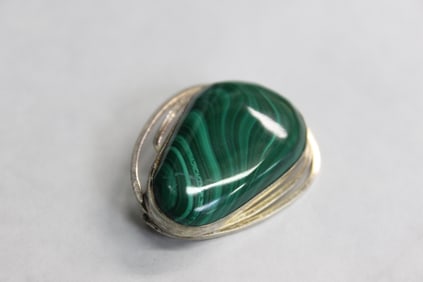 A Malachite Inlaid Silver Brooch Pin