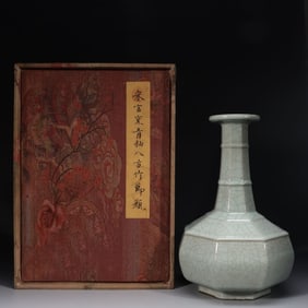 Chinese Guan Celadon Vase