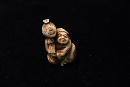 Japanese Carved Figural Netsuke