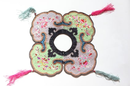 Antique Chinese Silk Embroidered Collar w Floral