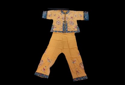 Antique 1920s Chinese Hand Embroidered Robe