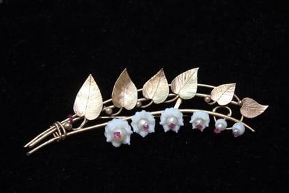 Vintage Gold and Coral Brooch Pin