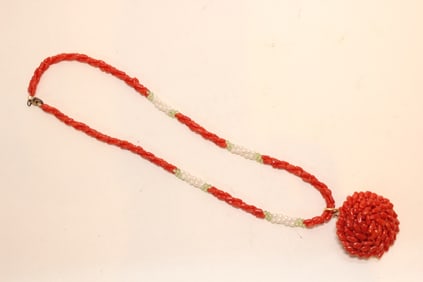 A Coral Pendant Necklace