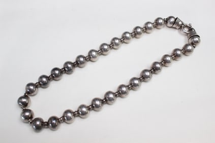 A Sterling Silver Beads Strand String Necklace