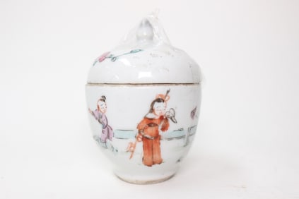 Chinese Famille Rose Porcelain Cover Box