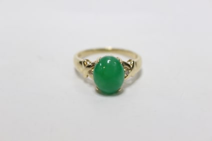 Beautiful Green Jadeite Ring w 14K Gold