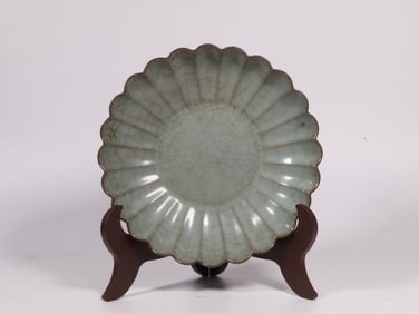Chinese Guan Porcelain Dish