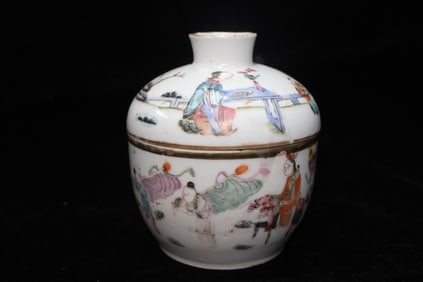 Qing Dynasty Chinese Famille Rose Cover Box,Mark