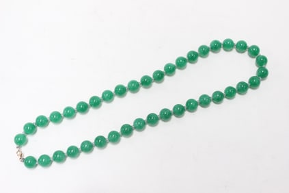 A Green Jadeite Beads Necklace