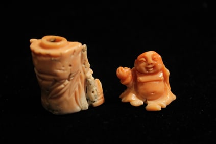One Coral Carved Snuff Bottle and Coral Carved Bud