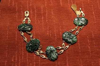 VINTAGE 14 KT Gold Carved Jade Bracelet