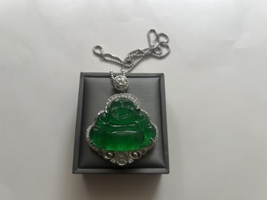 A Green Buddha Pendant Necklace
