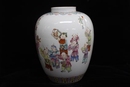 Chinese Famille Rose Porcelain Vase/Jar