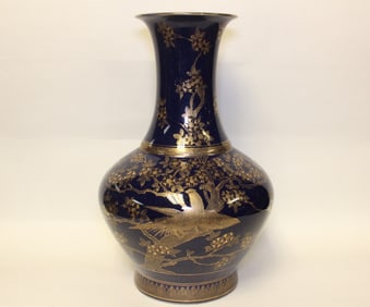 Fine Hand Paint Black Ground Porcelain Vase