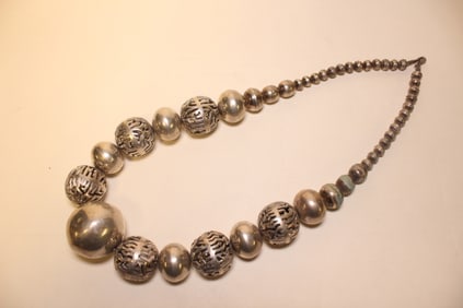 Silver Beads Strang Necklace w Reticulated Beads