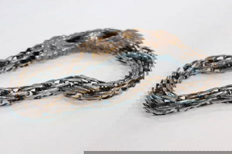 Antique Chinese Export Silver Dragon Bracelet: Antique Chinese Export Sterling Silver Dragon Bracelet . Two dragons chasing the pearl. The pearl spins in the dragons mouth to screw the bracelet closed. Articulated chain body. Dimension: 19cm L.