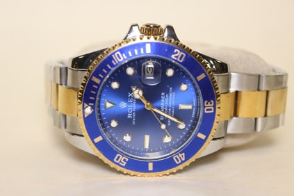 A Men's Wrist Watch