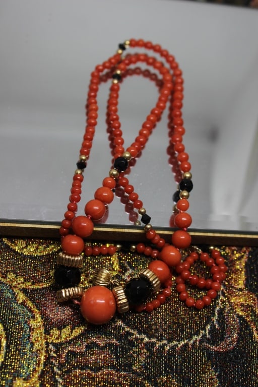 Coral Beads Necklace w Gold: Coral Beads Necklace w Gold Provenance: From a Long Island, NY Private Collector.
