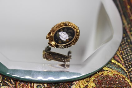 Fine Brooch w High karat Gold
