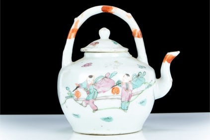 LATE QING DYNASTY CHINESE PORCELAIN WINE POT