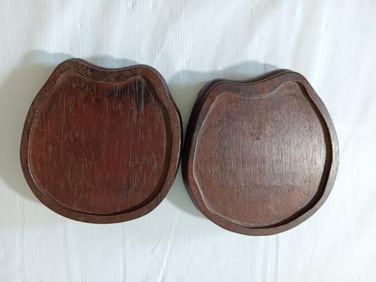 A Pair Of Chinese Wood Stand In horseshoe Shape