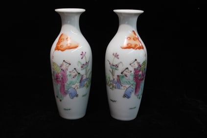 Pair of Chinese Famille Rose Porcelain Vases,Mark