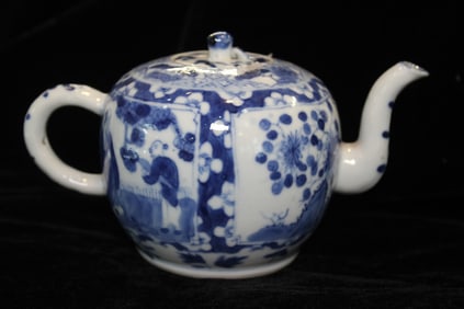 Chinese Blue and white Porcelain Teapot,19th.C