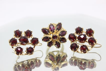 Elegant 10K Gold Ring and Earring Set