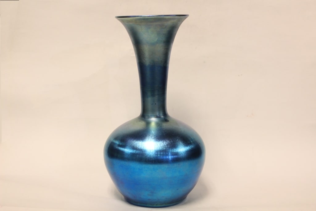 LOETZ ART NOUVEAU IRIDESCENT Blue Glass Vase: LOETZ ART NOUVEAU IRIDESCENT Blue Glass Vase. 11 3/4"H.