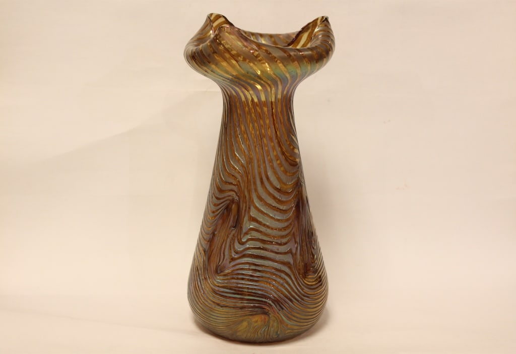LOETZ ART NOUVEAU IRIDESCENT Glass Vase: LOETZ ART NOUVEAU IRIDESCENT Glass Vase. 12 3/4"Tall.