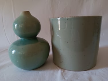 19th C Antique Chinese Gourd Shaped Vase and Celad