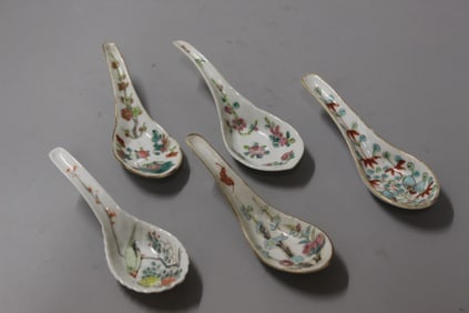 Lots of 5 Chinese Famille Rose Porcelain Spoons