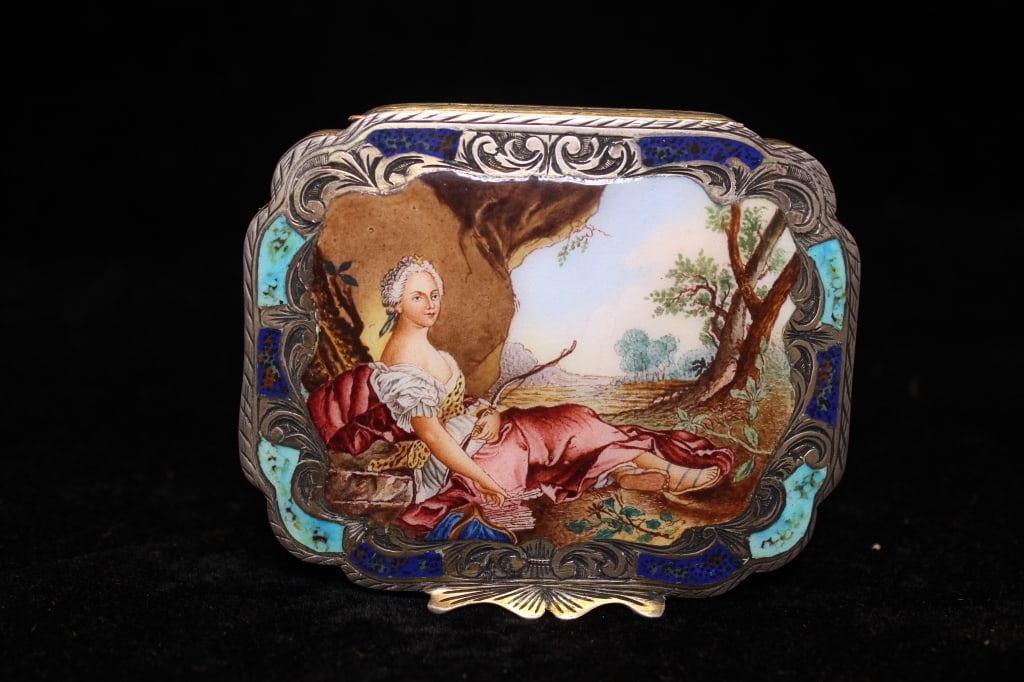 beautiful antique silver and enamel snuff or pill: beautiful antique silver and enamel snuff or pill box. probably 19th century European (French or Austrian origin) Dimension:2 3/4" x 3 3/8"